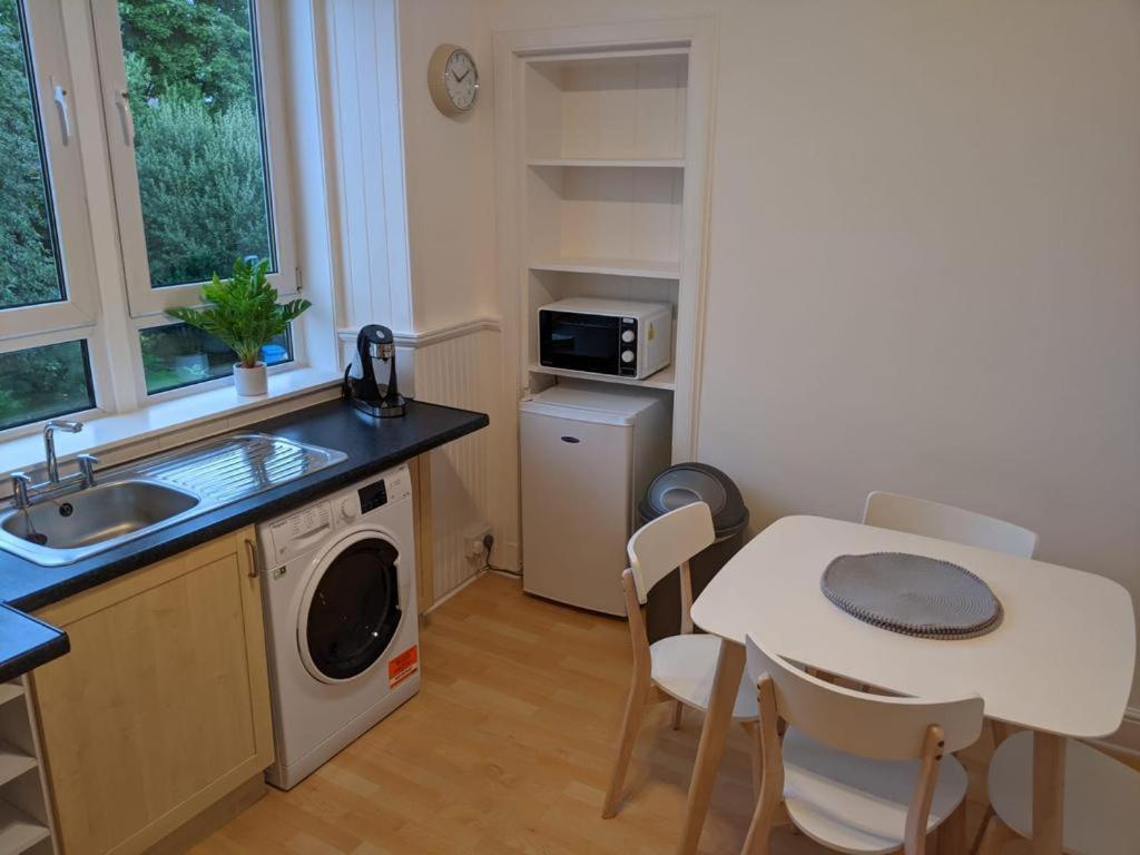Glenclova - No 5 Bellyeoman, Bright Two Bedroom Apartment Dunfermline Esterno foto