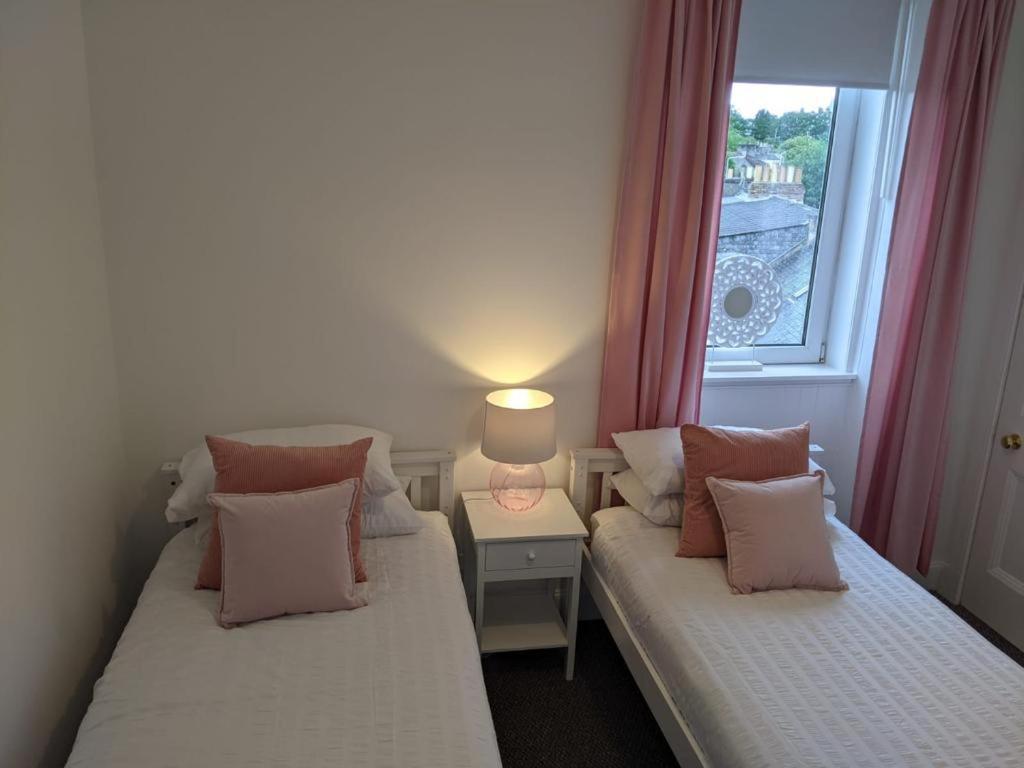 Glenclova - No 5 Bellyeoman, Bright Two Bedroom Apartment Dunfermline Esterno foto