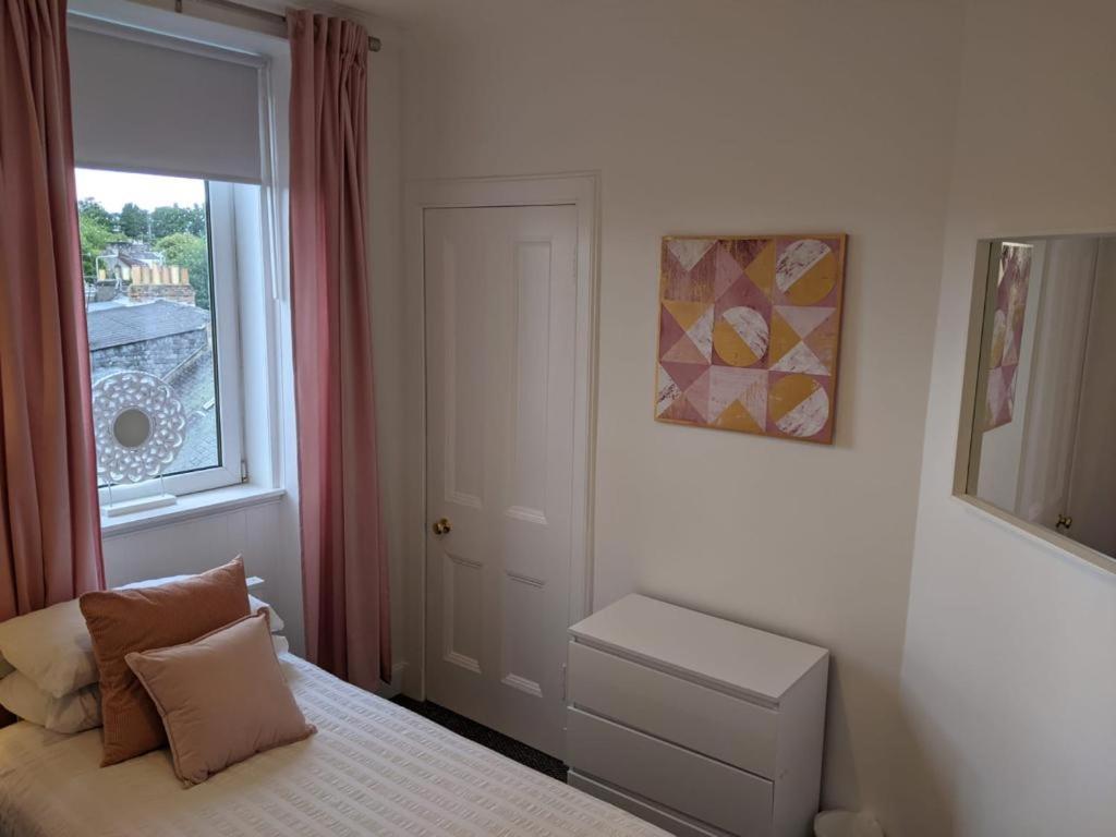 Glenclova - No 5 Bellyeoman, Bright Two Bedroom Apartment Dunfermline Esterno foto